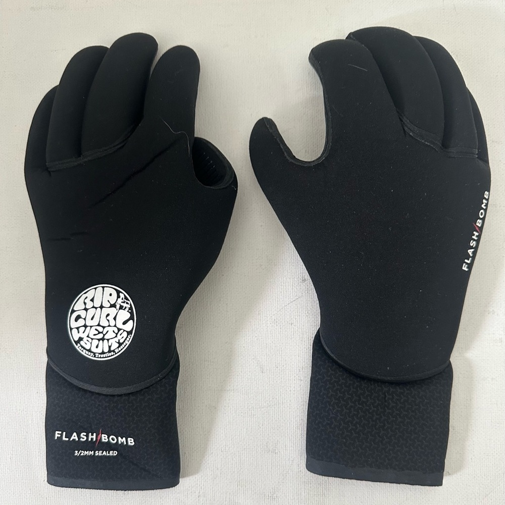 NEW-Rip Curl Flash Bomb 3/4mm Neoprene unisex Gloves - Black